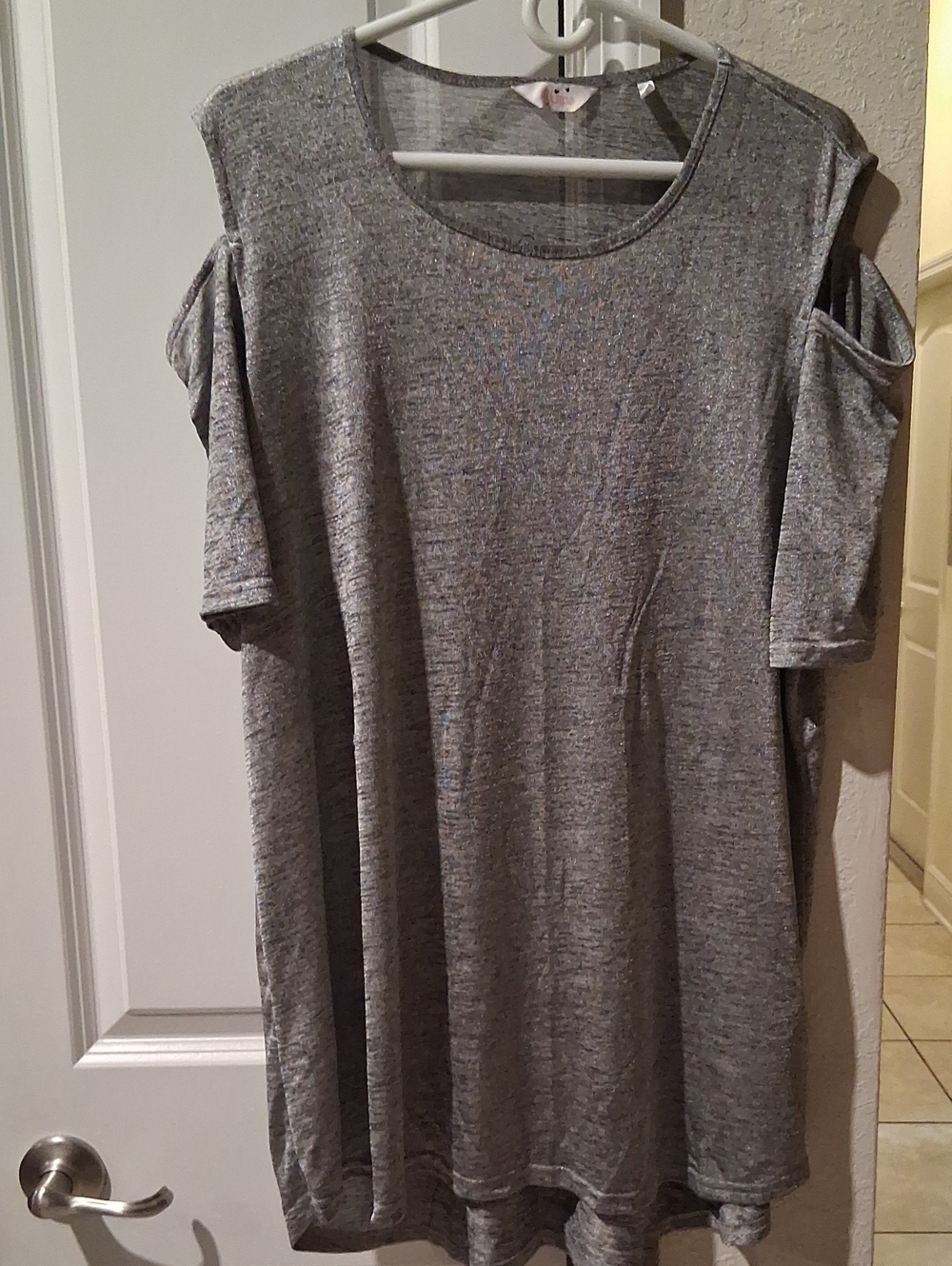 Gray Cold-Shoulder Women's Top